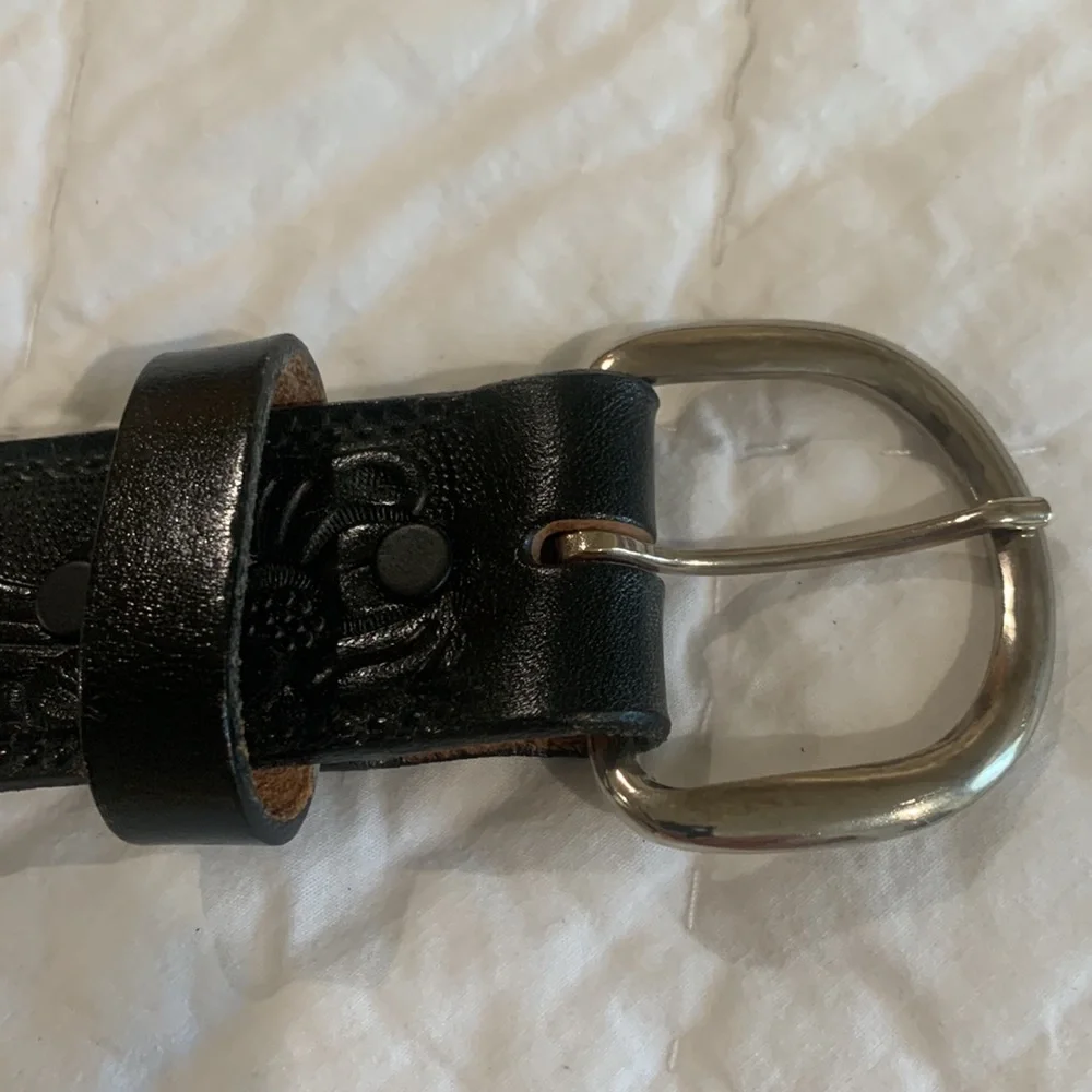 HAND TOOLED LEATHER BELT - Picture 8 of 13